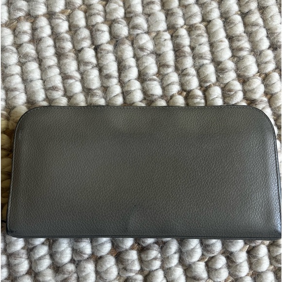 Pre loved Saint Laurent zippy wallet in grey available - Picture 7 of 8